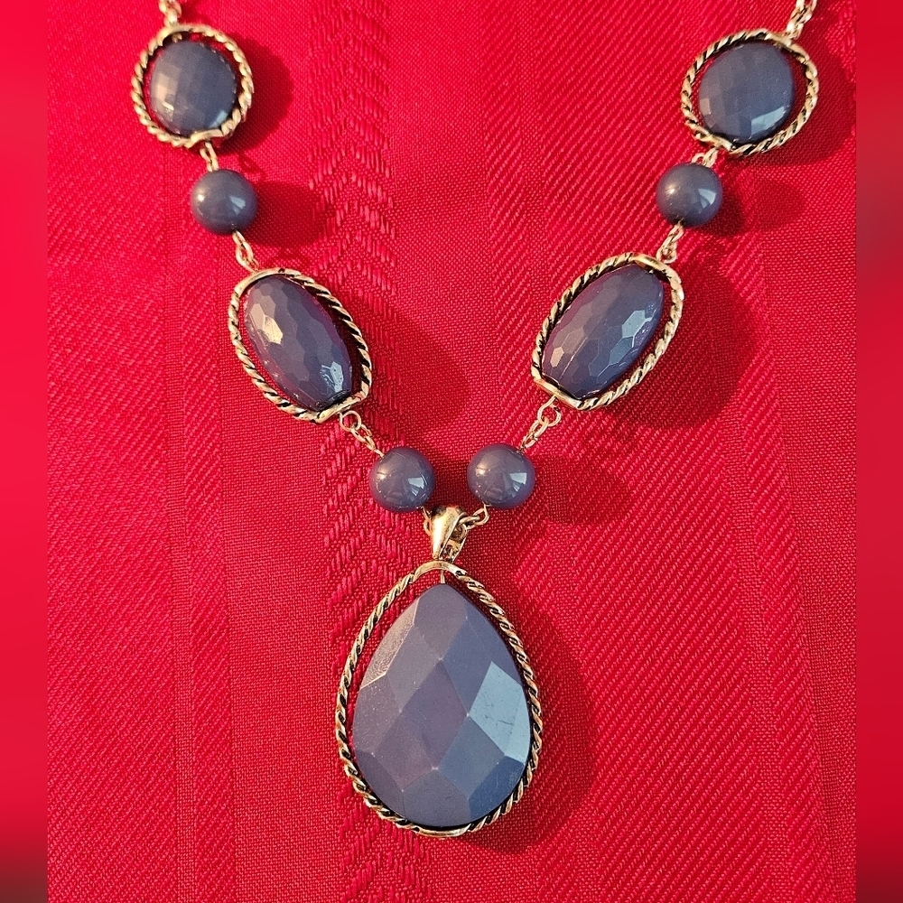 Vintage Silver and Blue Chalcadony Necklace